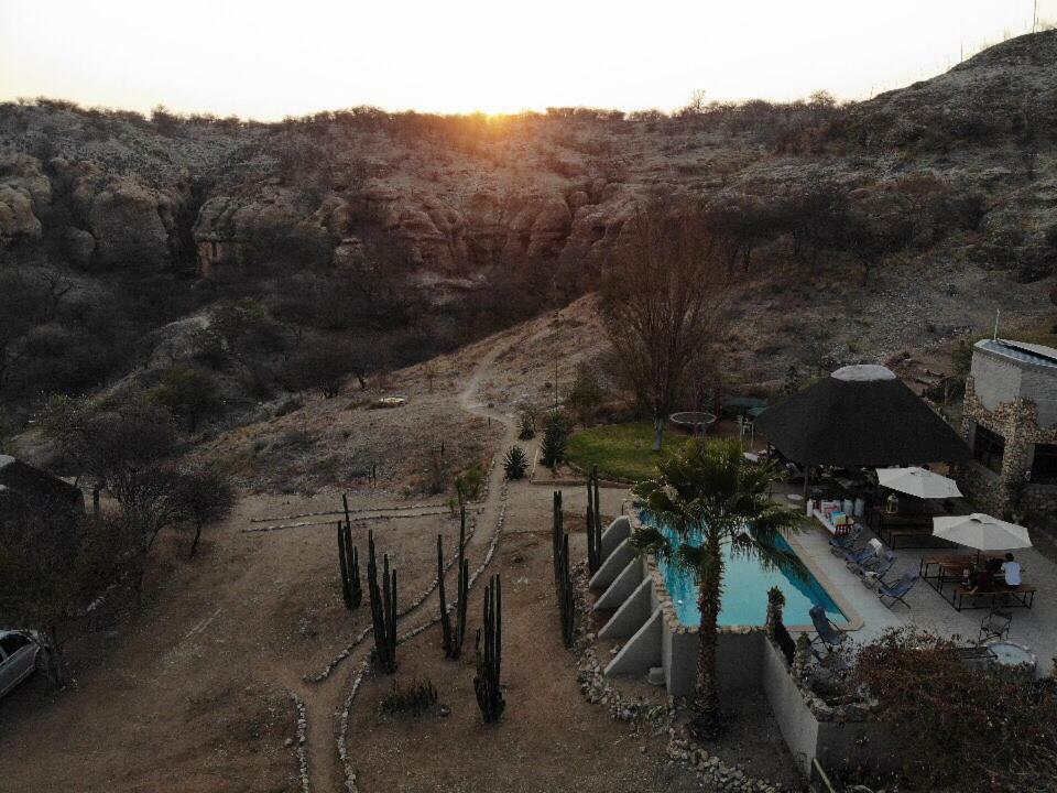 Sasa Safari Camp & Tours Villa Outjo Exterior photo